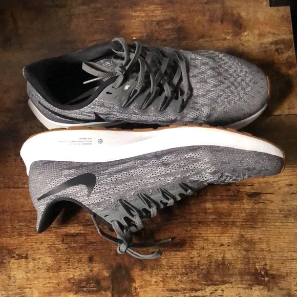 NIKE- RUNNING SHOES - Picture 2 of 5